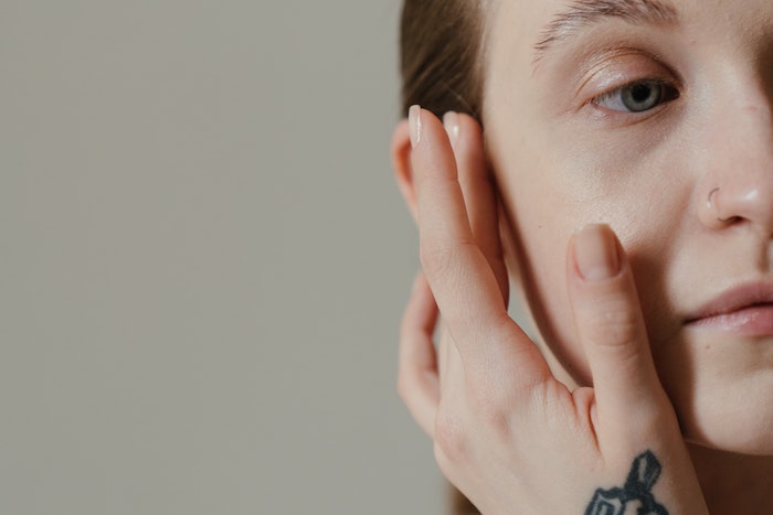 As vitaminas consideradas boas para a pele geralmente possuem propriedades diferenciadas no organismo, isso porque elas possuem relação direta à formação e a manutenção da pele, a protegendo contra os raios UV.